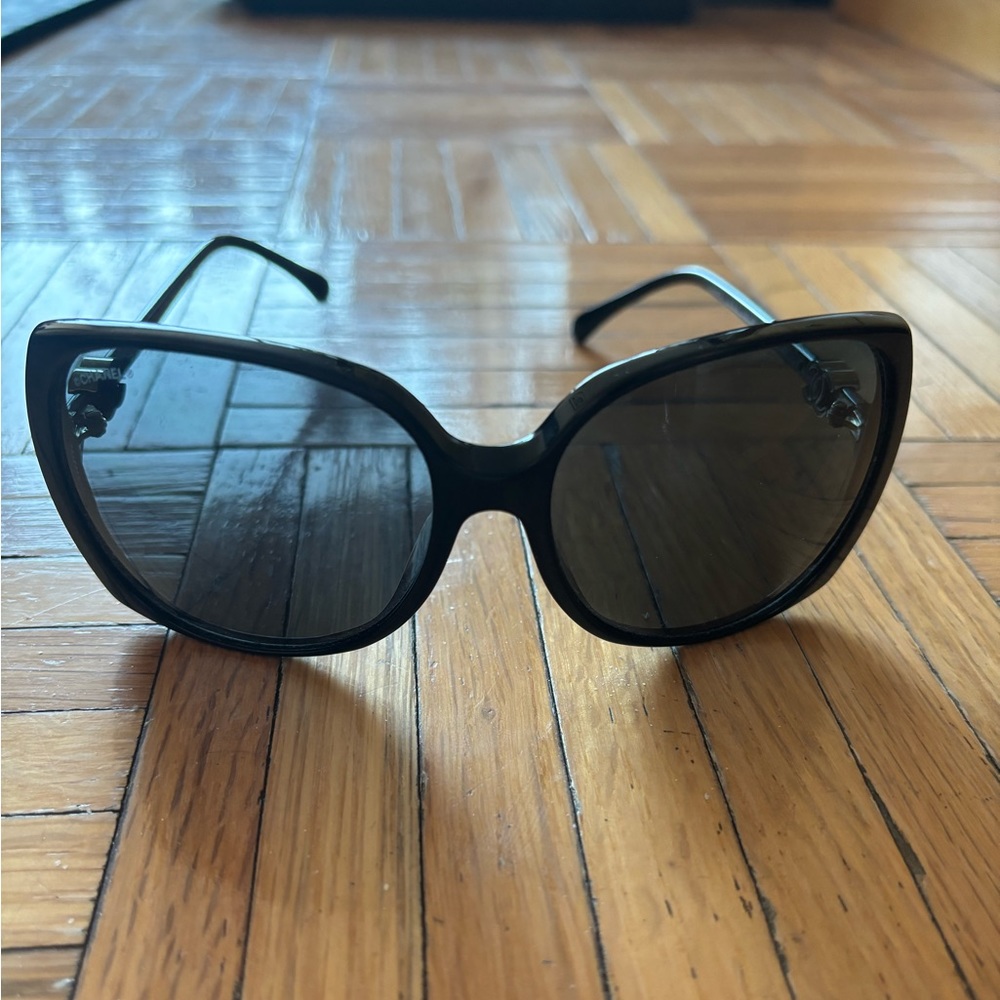 Authentic Chanel Sunglasses. Comes w box and sunglasses case. All pictured. - Picture 3 of 6